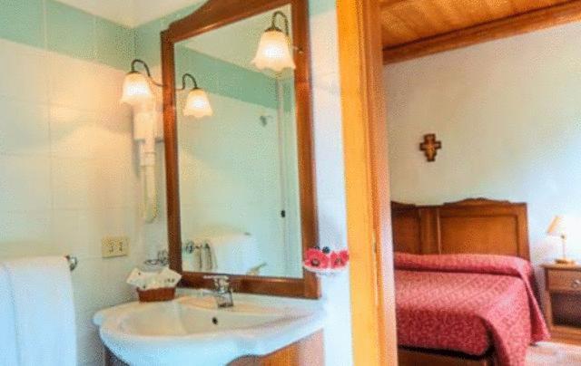Hotel La Foresteria Abbadia di Fiastra Pokój zdjęcie